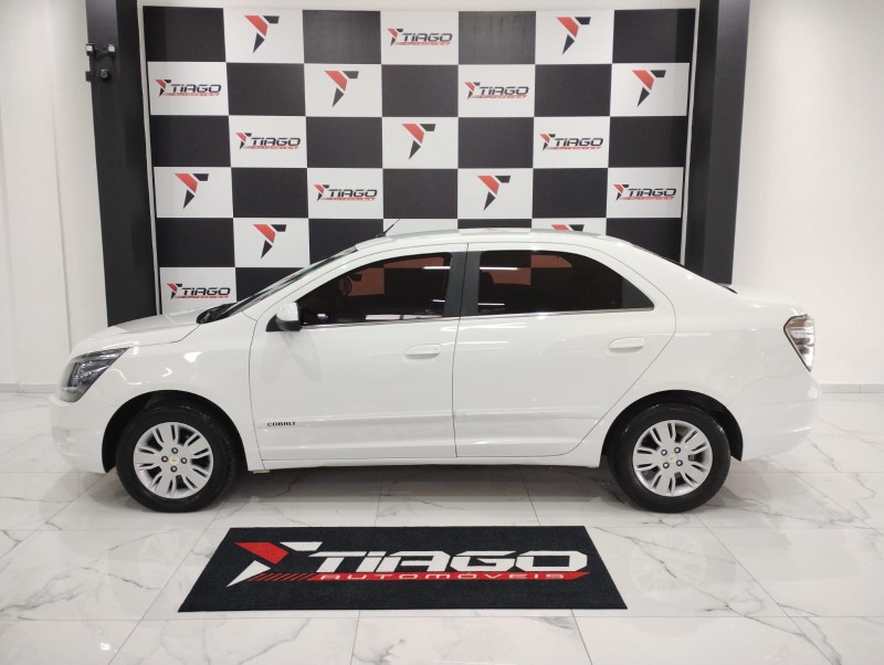 CHEVROLET COBALT LTZ 1.8 8V ECONO.FLEX 4P MEC. 2014/2014 TIAGO AUTOMÓVEIS VENÂNCIO AIRES / Carros no Vale