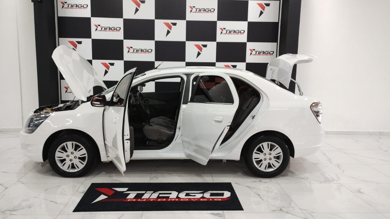 CHEVROLET COBALT LTZ 1.8 8V ECONO.FLEX 4P MEC. 2014/2014 TIAGO AUTOMÓVEIS VENÂNCIO AIRES / Carros no Vale