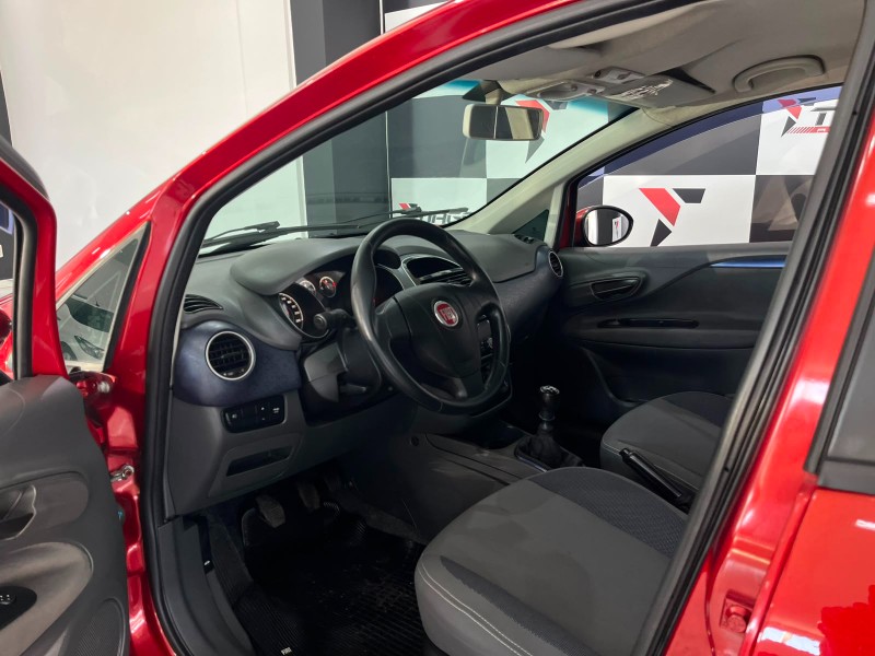 FIAT PUNTO 1.4 ATTRACTIVE 8V 2014/2014 TIAGO AUTOMÓVEIS VENÂNCIO AIRES / Carros no Vale