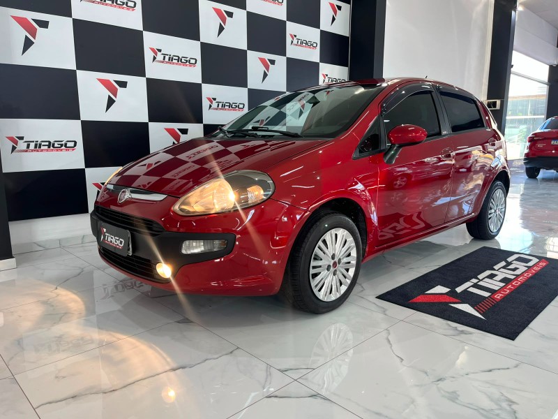 FIAT PUNTO 1.4 ATTRACTIVE 8V 2014/2014 TIAGO AUTOMÓVEIS VENÂNCIO AIRES / Carros no Vale