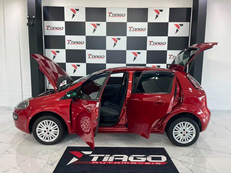 FIAT PUNTO 1.4 ATTRACTIVE 8V 2014/2014 TIAGO AUTOMÓVEIS VENÂNCIO AIRES / Carros no Vale