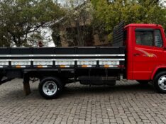 MERCEDES-BENZ 710 MB 710 PLUS 2P CARROCERIA 2007/2008 COMPLETO VEÍCULOS GUAPORÉ / Carros no Vale