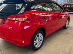 TOYOTA YARIS HB XLPLUSAT 2018/2019 LAVENDA VEÍCULOS ARROIO DO MEIO / Carros no Vale
