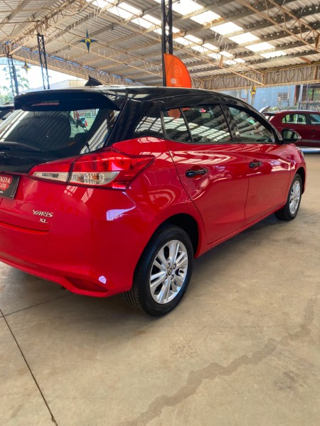 TOYOTA YARIS HB XLPLUSAT 2018/2019 LAVENDA VEÍCULOS ARROIO DO MEIO / Carros no Vale