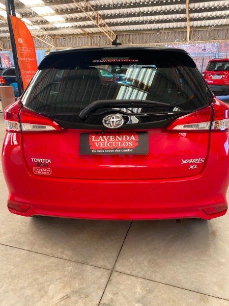 TOYOTA YARIS HB XLPLUSAT 2018/2019 LAVENDA VEÍCULOS ARROIO DO MEIO / Carros no Vale