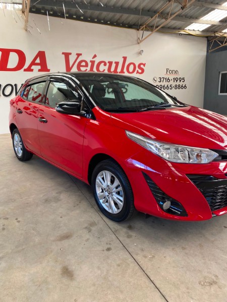 TOYOTA YARIS HB XLPLUSAT 2018/2019 LAVENDA VEÍCULOS ARROIO DO MEIO / Carros no Vale