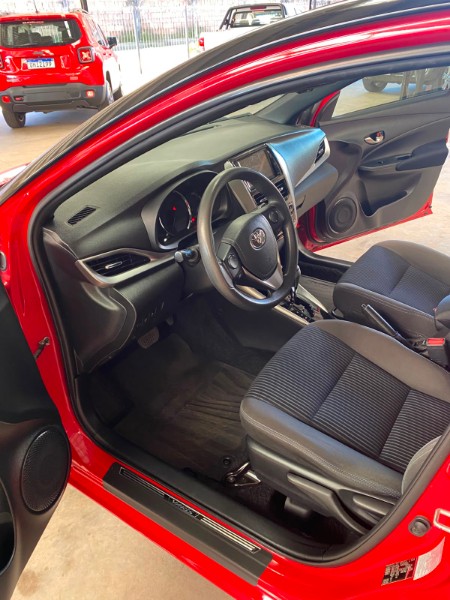 TOYOTA YARIS HB XLPLUSAT 2018/2019 LAVENDA VEÍCULOS ARROIO DO MEIO / Carros no Vale