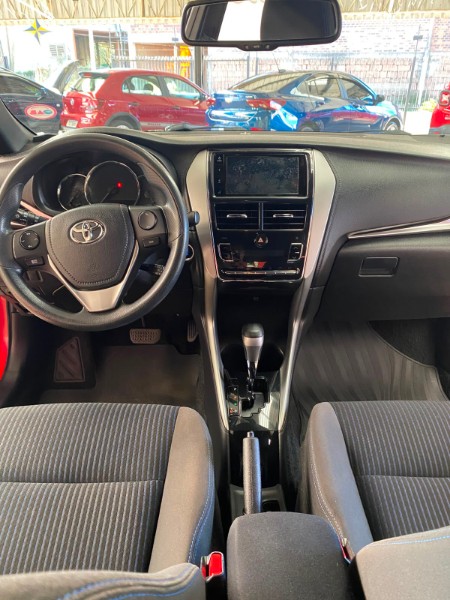 TOYOTA YARIS HB XLPLUSAT 2018/2019 LAVENDA VEÍCULOS ARROIO DO MEIO / Carros no Vale