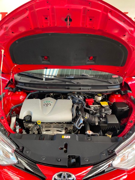 TOYOTA YARIS HB XLPLUSAT 2018/2019 LAVENDA VEÍCULOS ARROIO DO MEIO / Carros no Vale