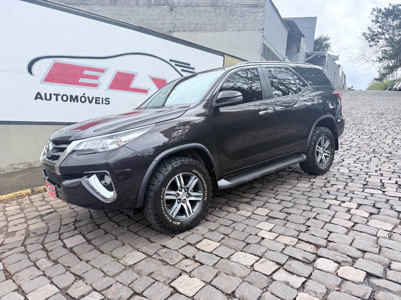 TOYOTA HILUX SW4 2.7 SRV 4X2 16V 7 LUGARES 2019/2019 ELY AUTOMÓVEIS LAJEADO / Carros no Vale TOYOTA HILUX SW4 2.7 SRV 4X2 16V 7 LUGARES 2019/2019 ELY AUTOMÓVEIS LAJEADO / Carros no Vale
