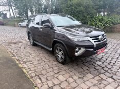 TOYOTA HILUX SW4 2.7 SRV 4X2 16V 7 LUGARES 2019/2019 ELY AUTOMÓVEIS LAJEADO / Carros no Vale