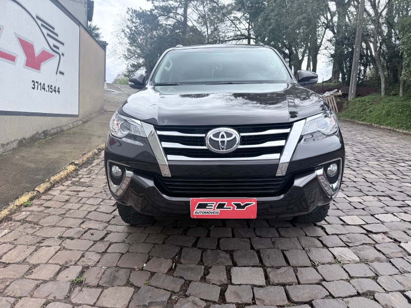 TOYOTA HILUX SW4 2.7 SRV 4X2 16V 7 LUGARES 2019/2019 ELY AUTOMÓVEIS LAJEADO / Carros no Vale TOYOTA HILUX SW4 2.7 SRV 4X2 16V 7 LUGARES 2019/2019 ELY AUTOMÓVEIS LAJEADO / Carros no Vale