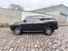 TOYOTA HILUX SW4 2.7 SRV 4X2 16V 7 LUGARES 2019/2019 ELY AUTOMÓVEIS LAJEADO / Carros no Vale