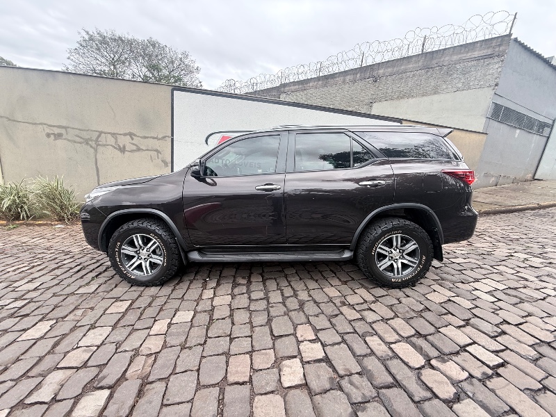 TOYOTA HILUX SW4 2.7 SRV 4X2 16V 7 LUGARES 2019/2019 ELY AUTOMÓVEIS LAJEADO / Carros no Vale TOYOTA HILUX SW4 2.7 SRV 4X2 16V 7 LUGARES 2019/2019 ELY AUTOMÓVEIS LAJEADO / Carros no Vale