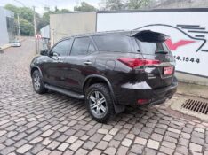 TOYOTA HILUX SW4 2.7 SRV 4X2 16V 7 LUGARES 2019/2019 ELY AUTOMÓVEIS LAJEADO / Carros no Vale