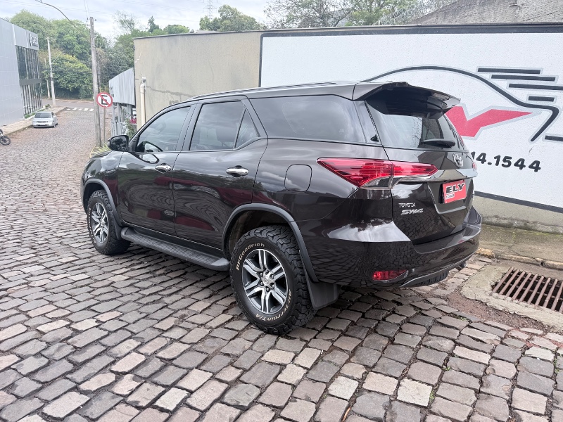 TOYOTA HILUX SW4 2.7 SRV 4X2 16V 7 LUGARES 2019/2019 ELY AUTOMÓVEIS LAJEADO / Carros no Vale TOYOTA HILUX SW4 2.7 SRV 4X2 16V 7 LUGARES 2019/2019 ELY AUTOMÓVEIS LAJEADO / Carros no Vale