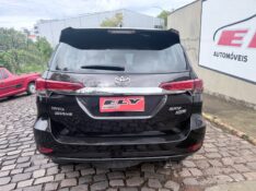 TOYOTA HILUX SW4 2.7 SRV 4X2 16V 7 LUGARES 2019/2019 ELY AUTOMÓVEIS LAJEADO / Carros no Vale