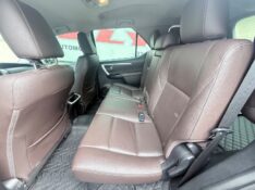 TOYOTA HILUX SW4 2.7 SRV 4X2 16V 7 LUGARES 2019/2019 ELY AUTOMÓVEIS LAJEADO / Carros no Vale