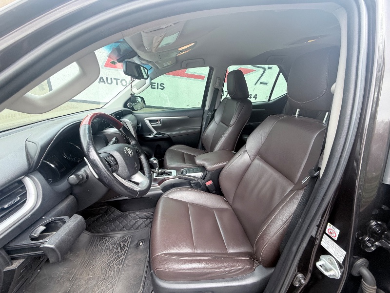 TOYOTA HILUX SW4 2.7 SRV 4X2 16V 7 LUGARES 2019/2019 ELY AUTOMÓVEIS LAJEADO / Carros no Vale TOYOTA HILUX SW4 2.7 SRV 4X2 16V 7 LUGARES 2019/2019 ELY AUTOMÓVEIS LAJEADO / Carros no Vale