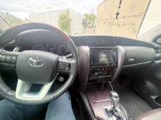 TOYOTA HILUX SW4 2.7 SRV 4X2 16V 7 LUGARES 2019/2019 ELY AUTOMÓVEIS LAJEADO / Carros no Vale
