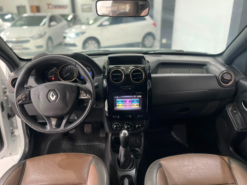 RENAULT DUSTER 1.6 16V DYNAMIQUE 2016/2016 TIAGO AUTOMÓVEIS VENÂNCIO AIRES / Carros no Vale