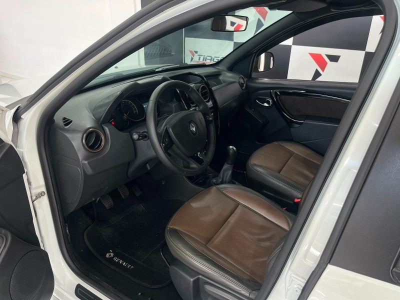 RENAULT DUSTER 1.6 16V DYNAMIQUE 2016/2016 TIAGO AUTOMÓVEIS VENÂNCIO AIRES / Carros no Vale