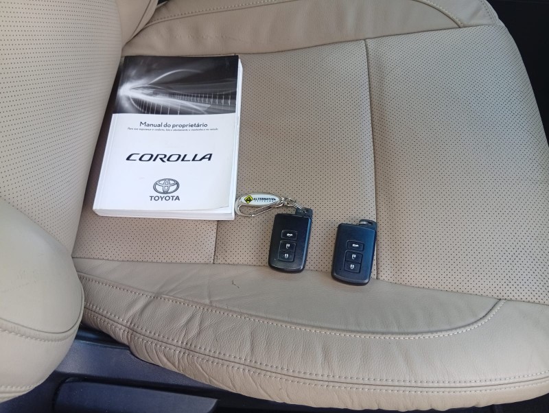 TOYOTA COROLLA ALTISFLEX 2015/2016 ALTERNATIVA VEÍCULOS LAJEADO / Carros no Vale