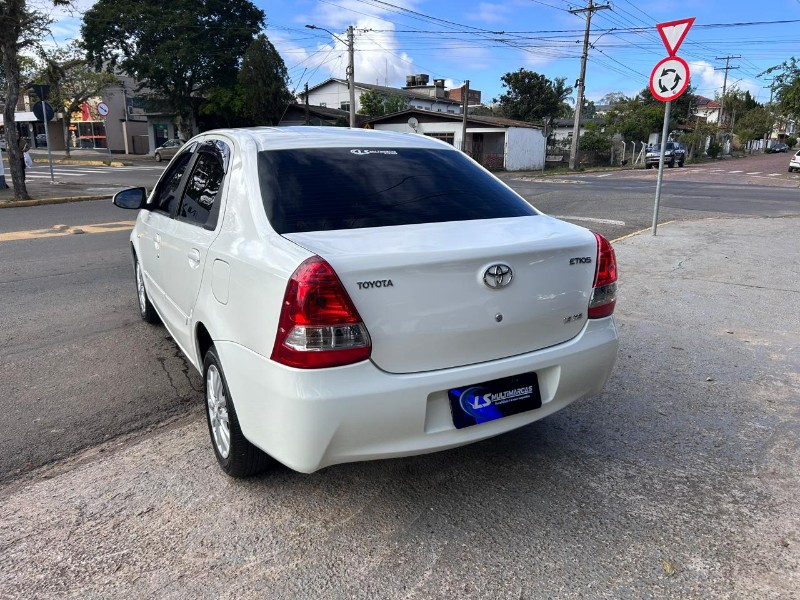 TOYOTA ETIOS XS 1.5 FLEX 16V 5P MEC. 2014/2014 LS MULTIMARCAS VENÂNCIO AIRES / Carros no Vale