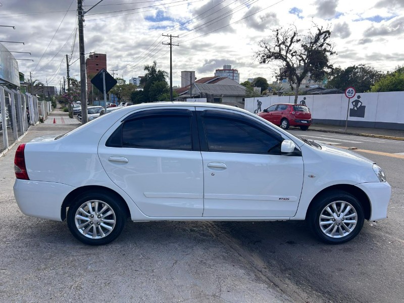TOYOTA ETIOS XS 1.5 FLEX 16V 5P MEC. 2014/2014 LS MULTIMARCAS VENÂNCIO AIRES / Carros no Vale