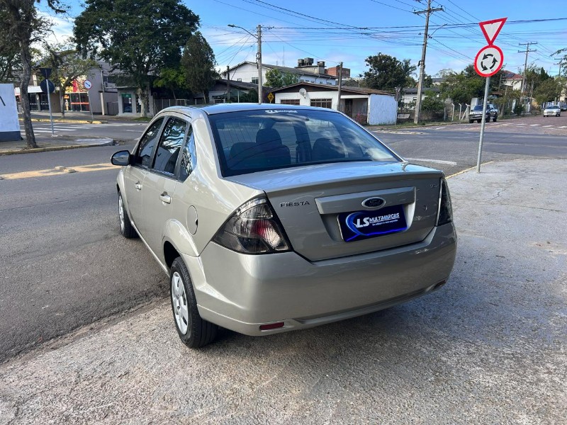 FORD FIESTA SEDAN 1.6 8V FLEX 2011/2011 LS MULTIMARCAS VENÂNCIO AIRES / Carros no Vale