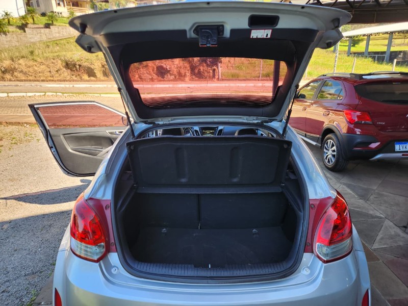 HYUNDAI VELOSTER 1.6 TOP + TETO 2011/2012 TS VEÍCULOS ANTA GORDA / Carros no Vale HYUNDAI VELOSTER 1.6 TOP + TETO 2011/2012 TS VEÍCULOS ANTA GORDA / Carros no Vale