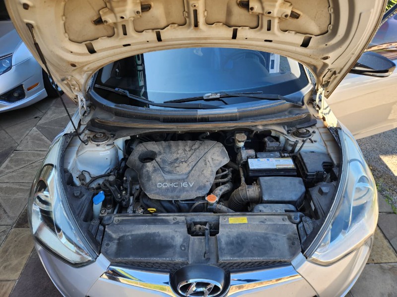 HYUNDAI VELOSTER 1.6 TOP + TETO 2011/2012 TS VEÍCULOS ANTA GORDA / Carros no Vale HYUNDAI VELOSTER 1.6 TOP + TETO 2011/2012 TS VEÍCULOS ANTA GORDA / Carros no Vale
