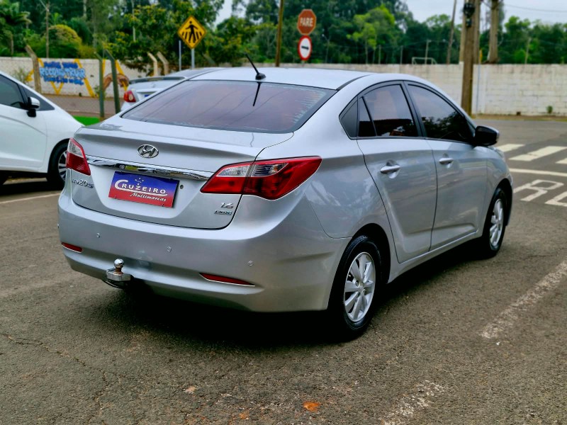 HYUNDAI HB20S 1.6 2013/2014 CRUZEIRO MULTIMARCAS CRUZEIRO DO SUL / Carros no Vale