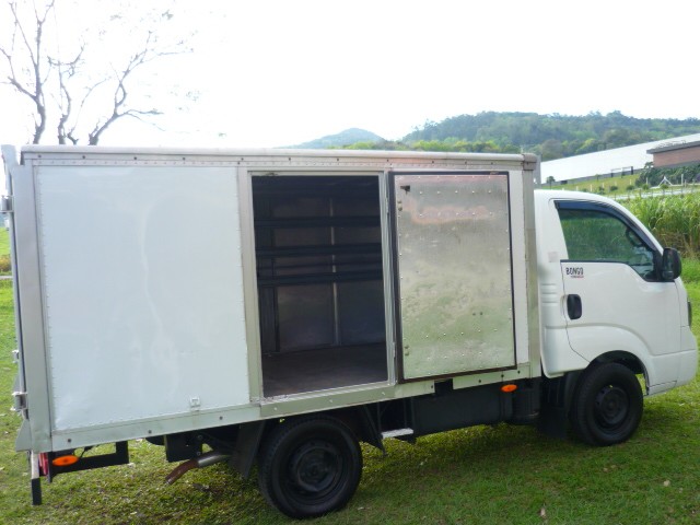 KIA BONGO K-2500 2.5 4X2 TB DIESEL 2021/2022 PREMIUM AUTOMÓVEIS ARROIO DO MEIO / Carros no Vale