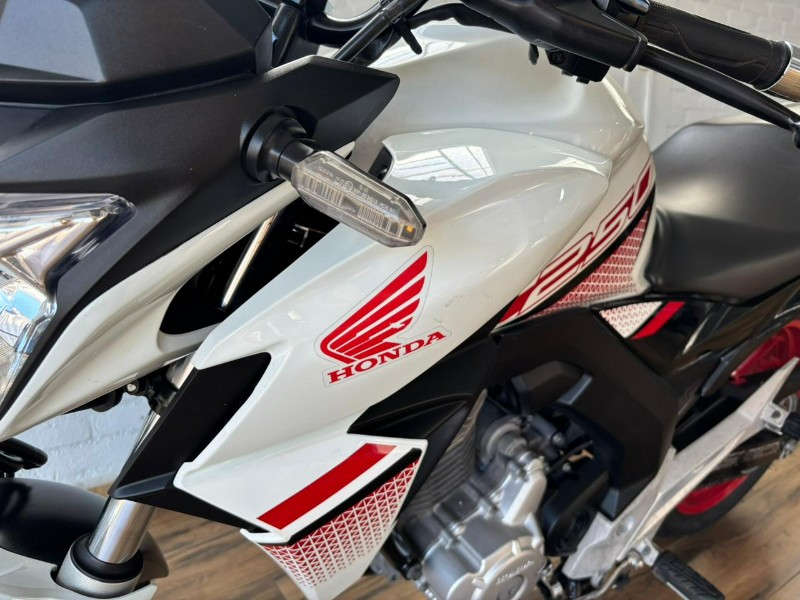 HONDA MOTOS CBX 250 TWISTER /2022 RT 811 VEÍCULOS ARROIO DO MEIO / Carros no Vale