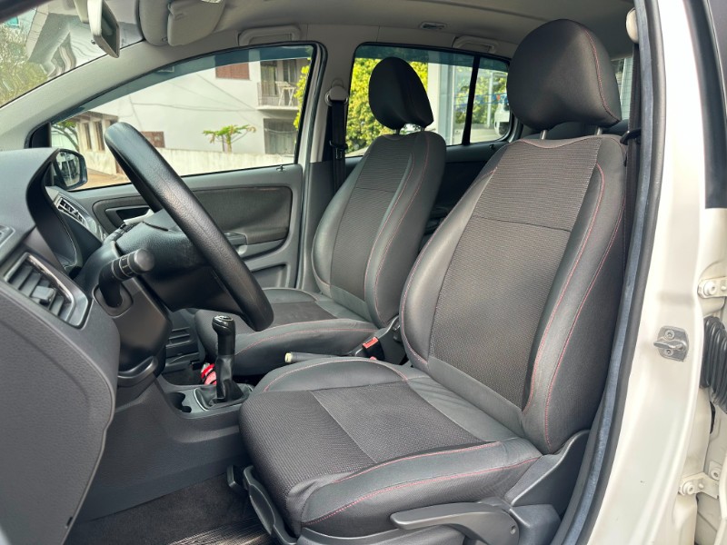 VOLKSWAGEN FOX PRIME 1.6 2010/2011 SÉTIMA VEÍCULOS GUAPORÉ / Carros no Vale