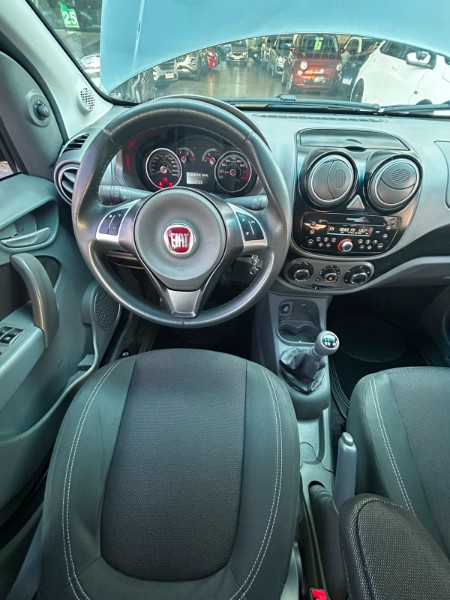 FIAT PALIO 1.4 ATTRACTIVE 8V /2016 CHIMA VEÍCULOS VENÂNCIO AIRES / Carros no Vale
