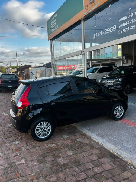 FIAT PALIO 1.4 ATTRACTIVE 8V /2016 CHIMA VEÍCULOS VENÂNCIO AIRES / Carros no Vale