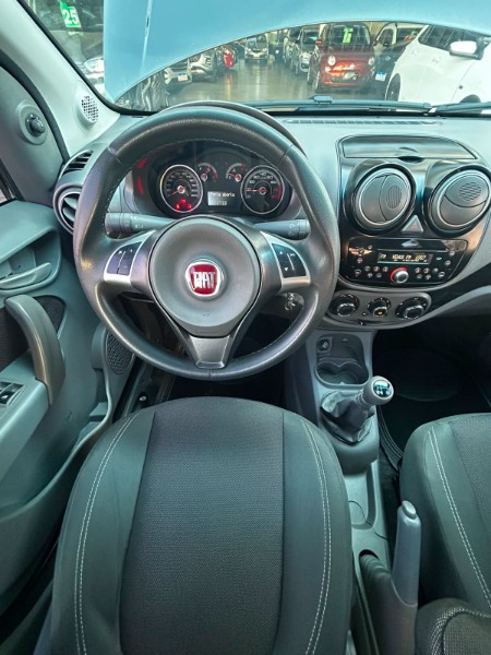 FIAT PALIO 1.4 ATTRACTIVE 8V /2016 CHIMA VEÍCULOS VENÂNCIO AIRES / Carros no Vale
