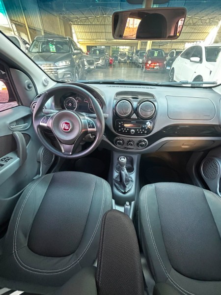 FIAT PALIO 1.4 ATTRACTIVE 8V /2016 CHIMA VEÍCULOS VENÂNCIO AIRES / Carros no Vale