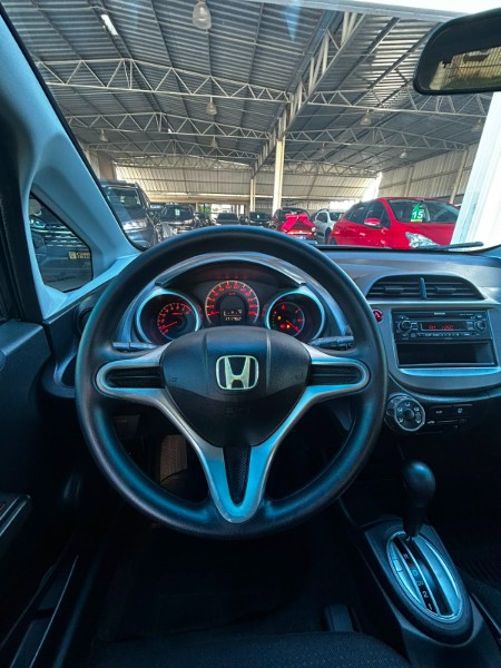 HONDA FIT 1.4 LX 16V FLEX 4P AUTOMÁTICO /2010 CHIMA VEÍCULOS VENÂNCIO AIRES / Carros no Vale