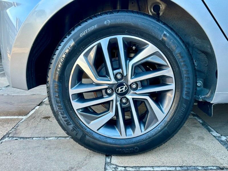 HYUNDAI HB20 DIAMOND PLUS 1.0 TGDI 2020/2021 SÉTIMA VEÍCULOS GUAPORÉ / Carros no Vale