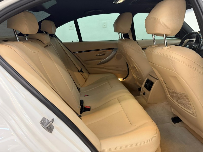 BMW 320i 2.0 TB M SPORT A.FLEX/M.SPORT 4P 2016/2016 LUCAS AUTOMÓVEIS BOM RETIRO DO SUL / Carros no Vale