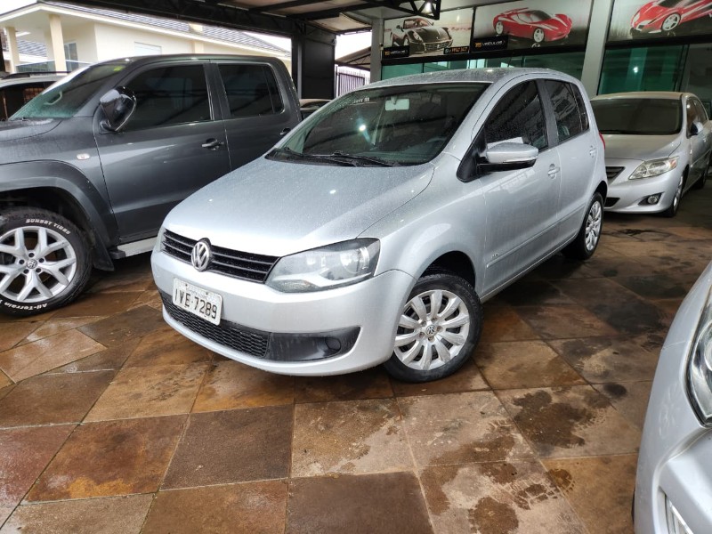 VOLKSWAGEN FOX 1.0 2013/2014 TS VEÍCULOS ANTA GORDA / Carros no Vale
