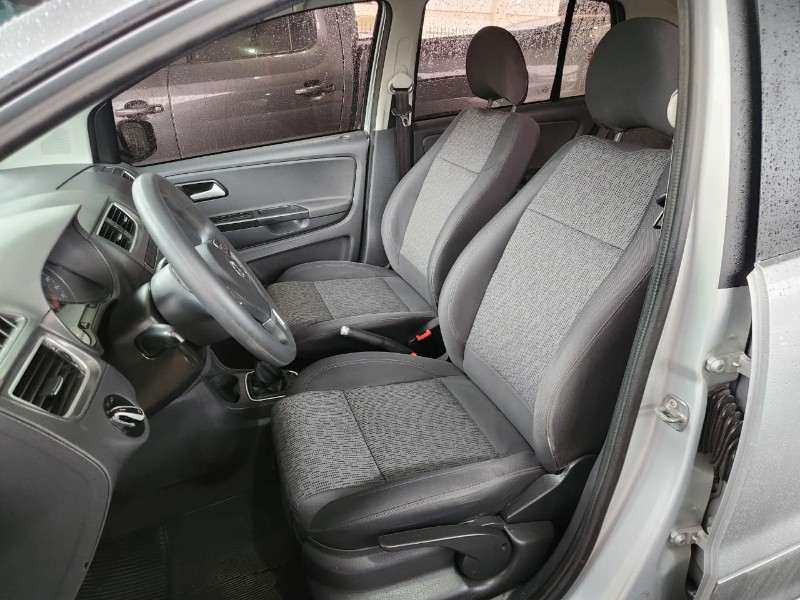 VOLKSWAGEN FOX 1.0 2013/2014 TS VEÍCULOS ANTA GORDA / Carros no Vale