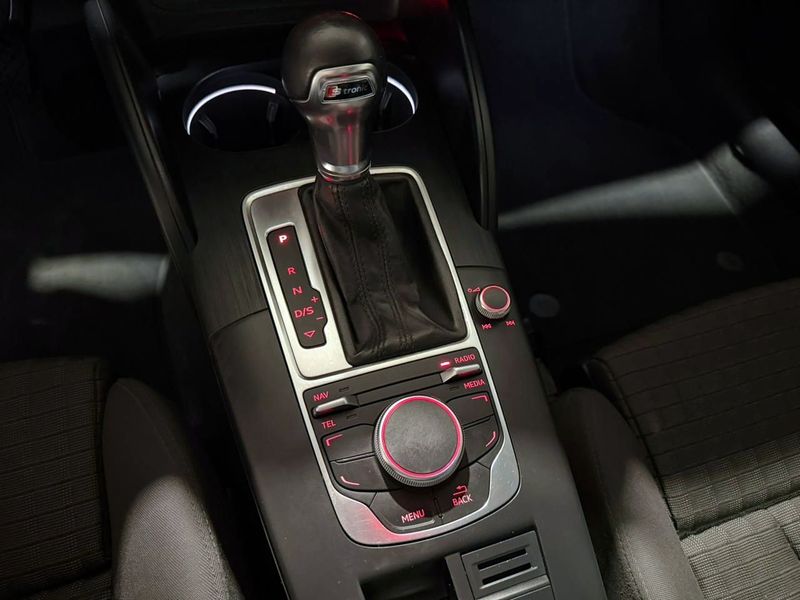 Audi A3 Spb 1.8 Tfsi 2013/2014 SIM VEÍCULOS PORTO ALEGRE / Carros no Vale Audi A3 Spb 1.8 Tfsi 2013/2014 SIM VEÍCULOS PORTO ALEGRE / Carros no Vale