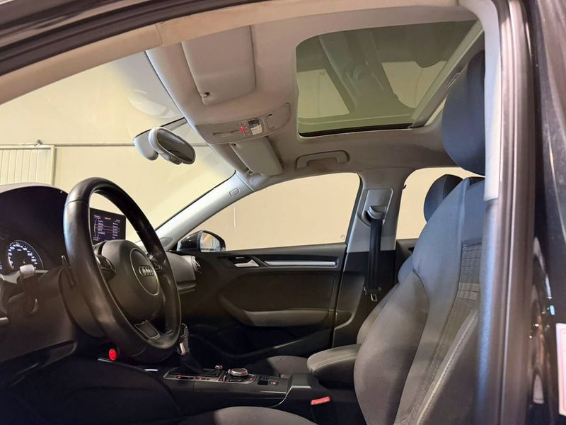 Audi A3 Spb 1.8 Tfsi 2013/2014 SIM VEÍCULOS PORTO ALEGRE / Carros no Vale Audi A3 Spb 1.8 Tfsi 2013/2014 SIM VEÍCULOS PORTO ALEGRE / Carros no Vale