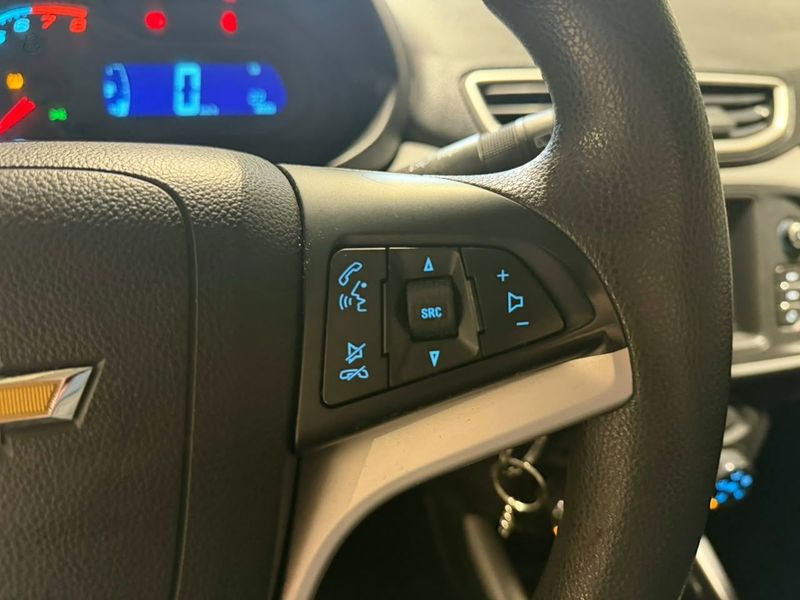 Chevrolet Onix 1.0 Lt 2016/2017 SIM VEÍCULOS PORTO ALEGRE / Carros no Vale Chevrolet Onix 1.0 Lt 2016/2017 SIM VEÍCULOS PORTO ALEGRE / Carros no Vale
