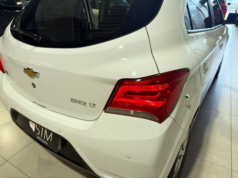 Chevrolet Onix 1.0 Lt 2016/2017 SIM VEÍCULOS PORTO ALEGRE / Carros no Vale Chevrolet Onix 1.0 Lt 2016/2017 SIM VEÍCULOS PORTO ALEGRE / Carros no Vale