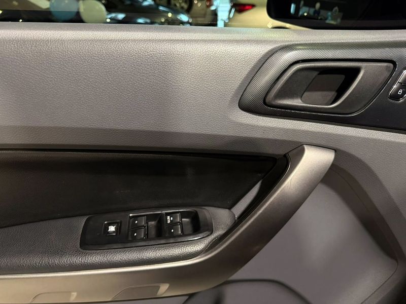 Ford Ranger 2.2 Xls 4×4 Cd 16v 2018/2019 SIM VEÍCULOS PORTO ALEGRE / Carros no Vale